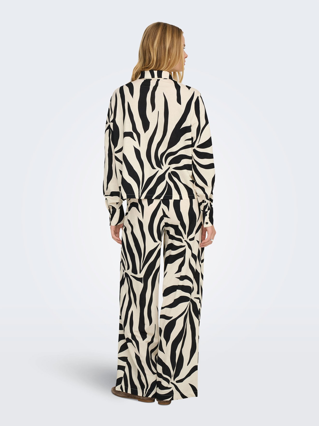 Camisa com Padrão Zebra