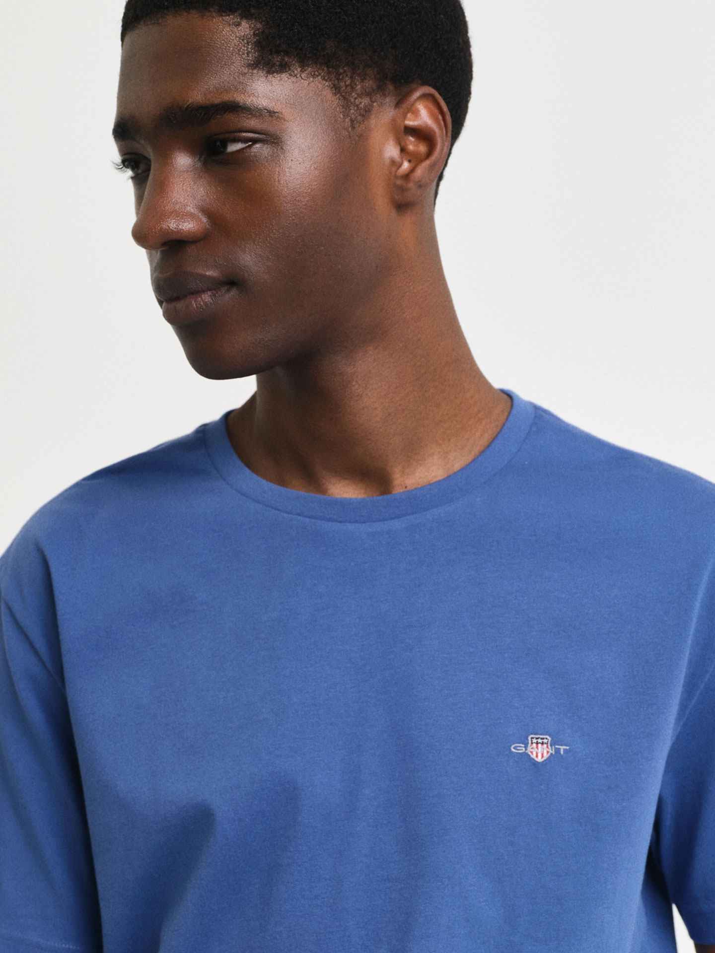 T-shirt com Logótipo Bordado