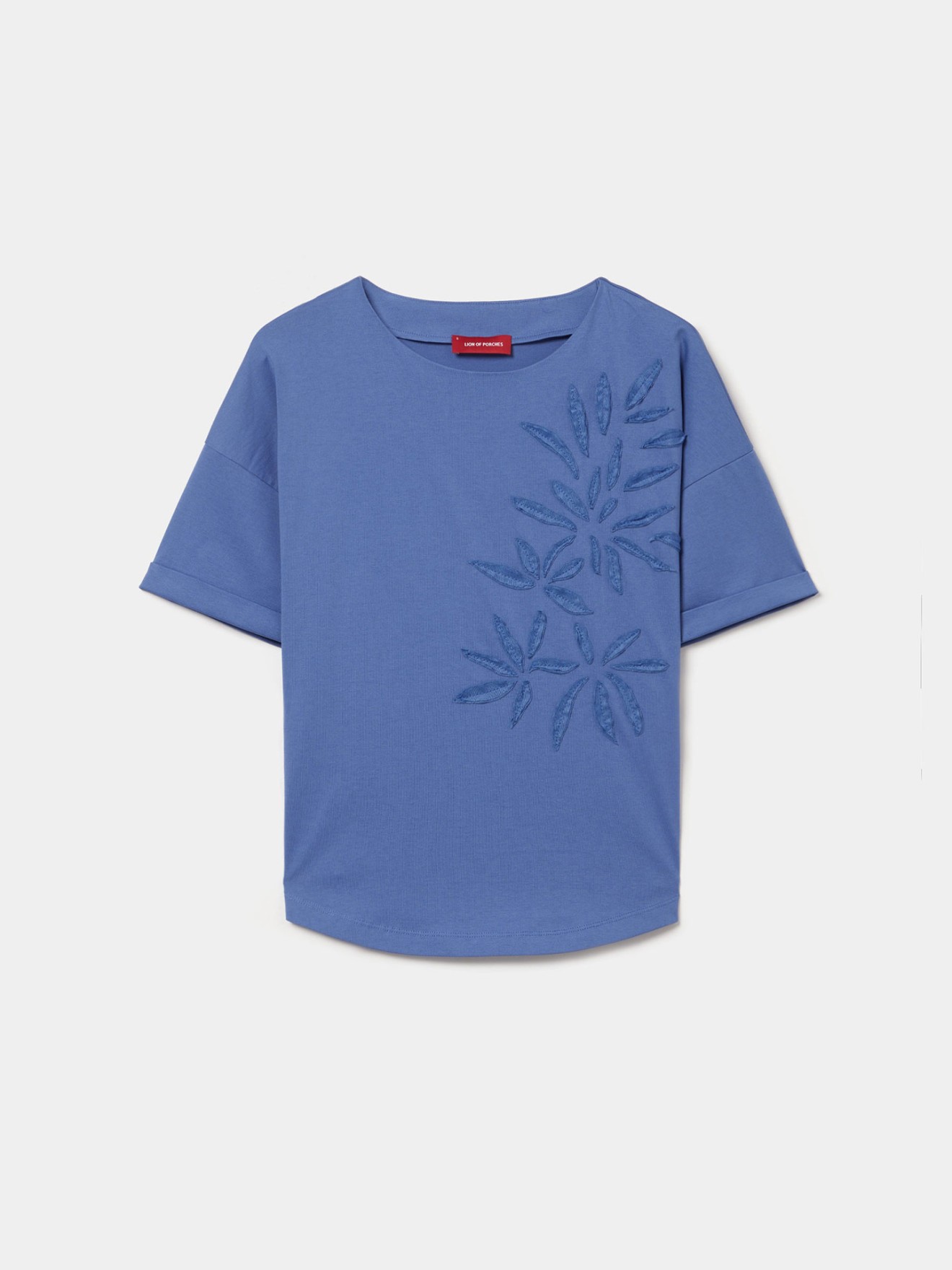 T-shirt com Aplica��o de Folhas