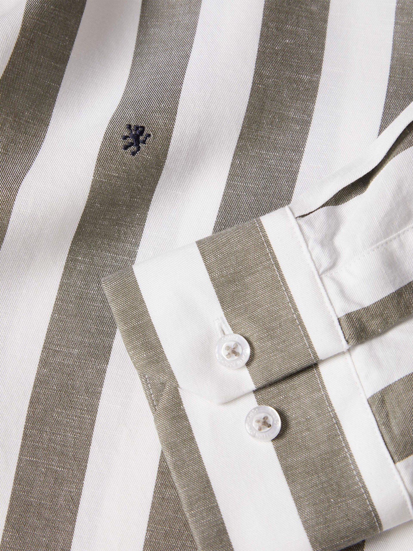 Camisa Regular Fit às Riscas Verticais