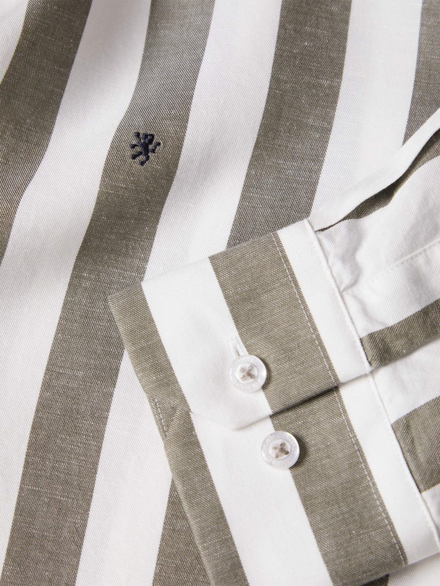 Camisa Regular Fit às Riscas Verticais