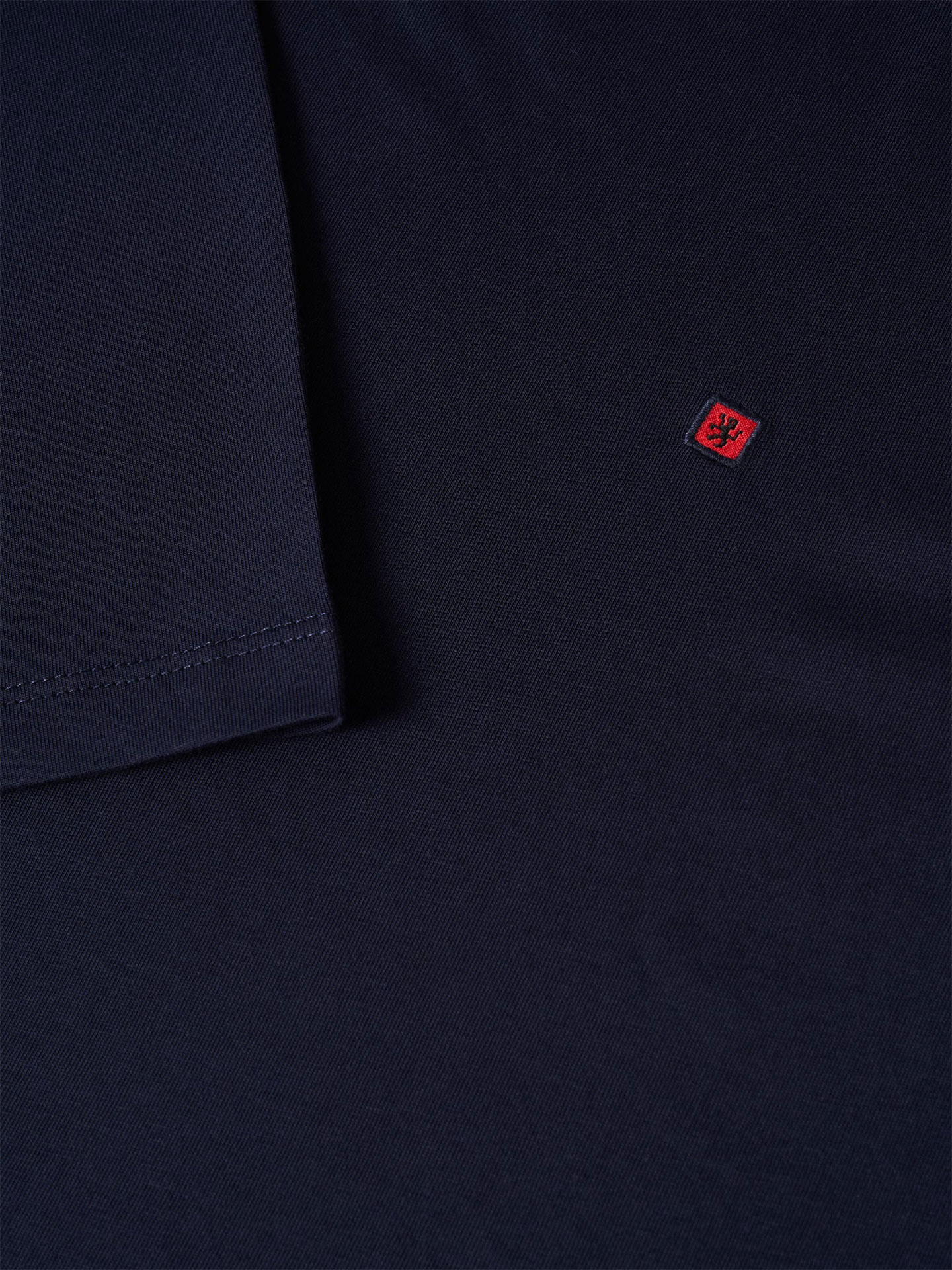 T-shirt Básica com Bordado