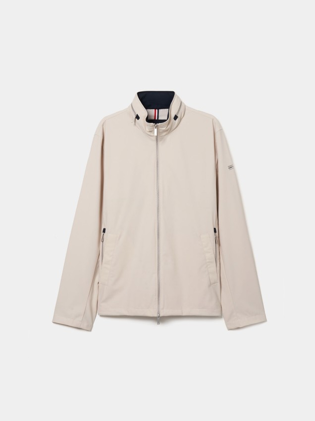 Blusão Técnico com Capuz Embutido