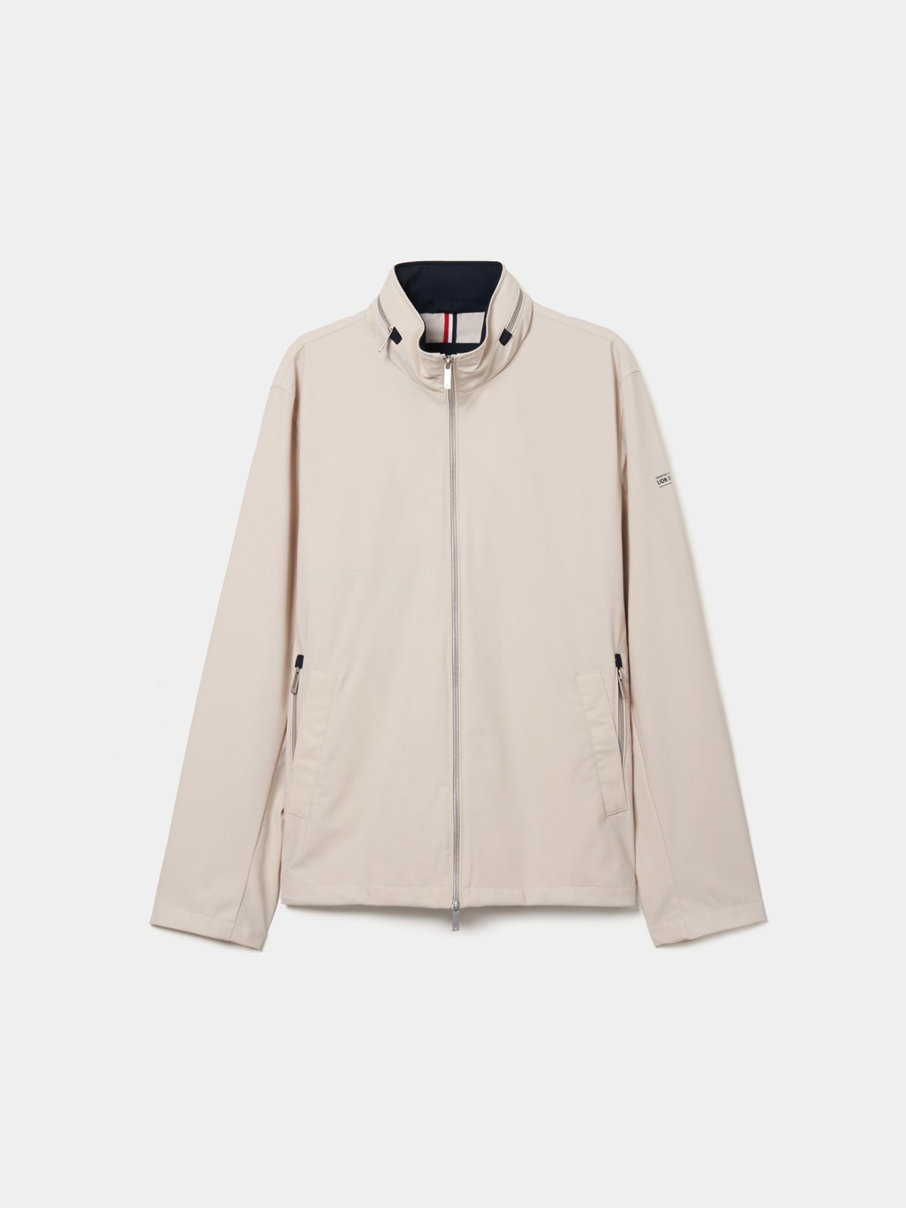 Blus�o T�cnico com Capuz Embutido