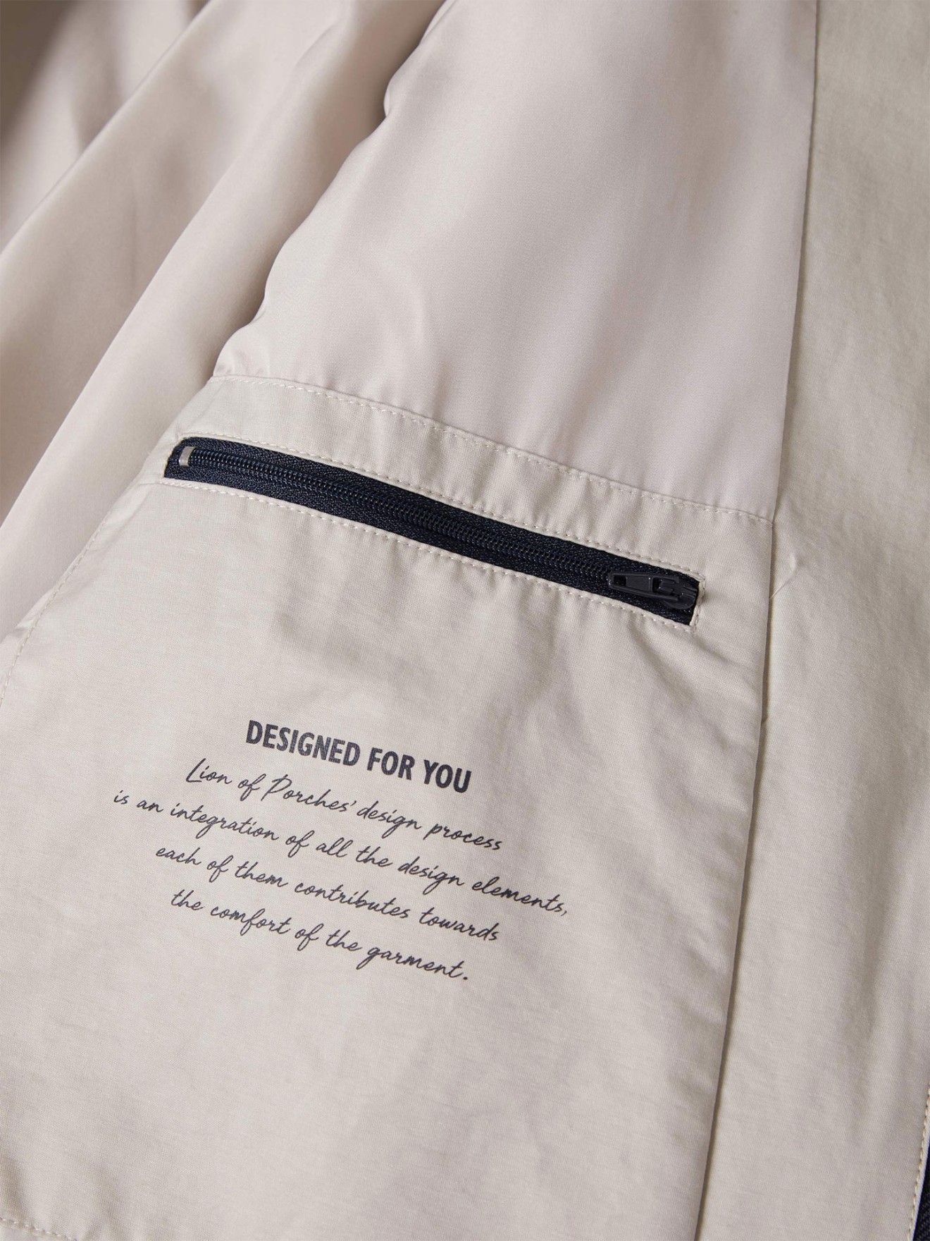 Blus�o com Gola Subida