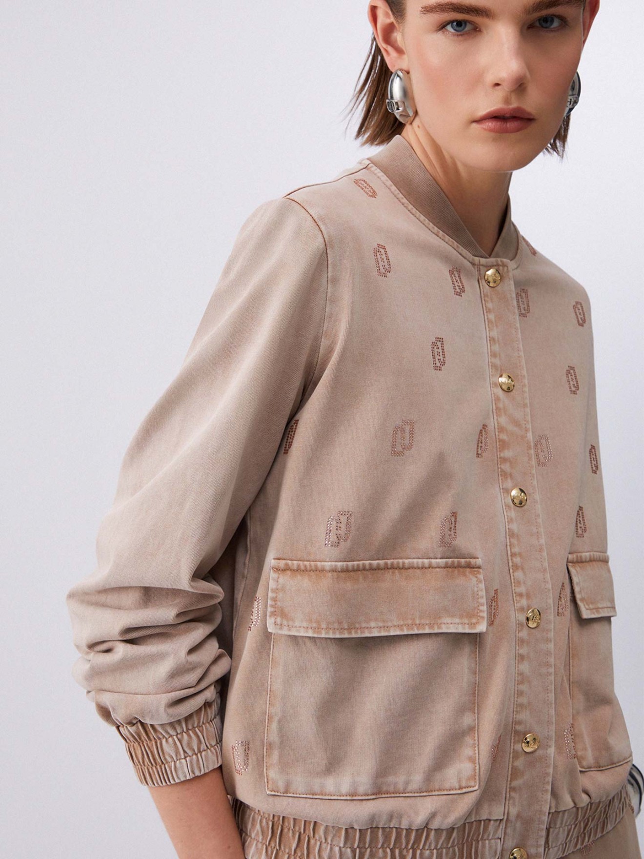 Blus�o Bomber com Efeito Lavado