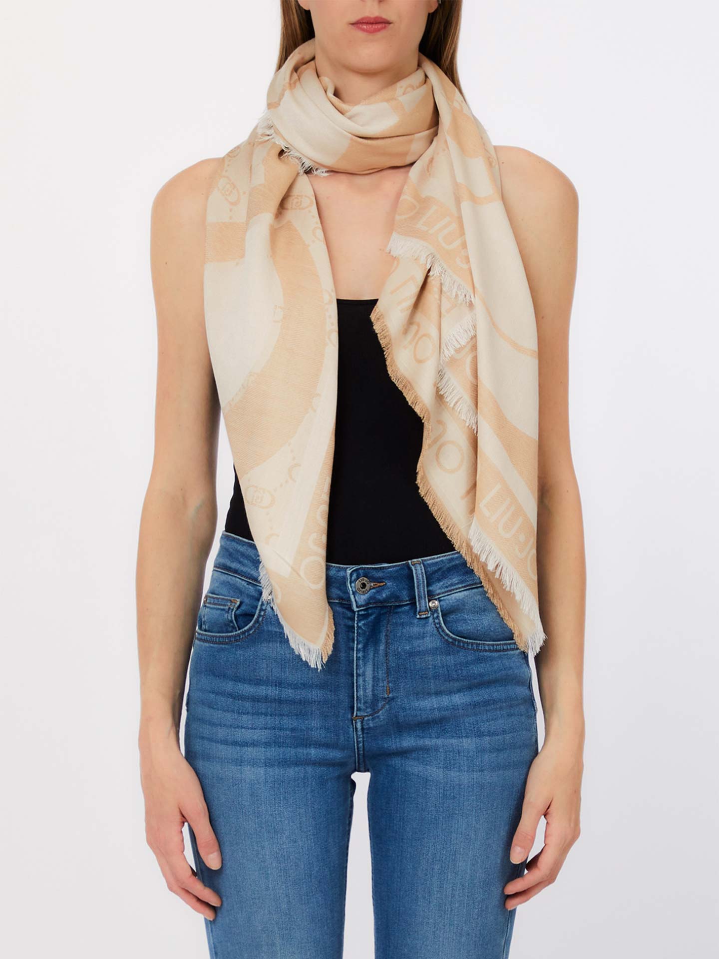 Echarpe com Padrão Monograma