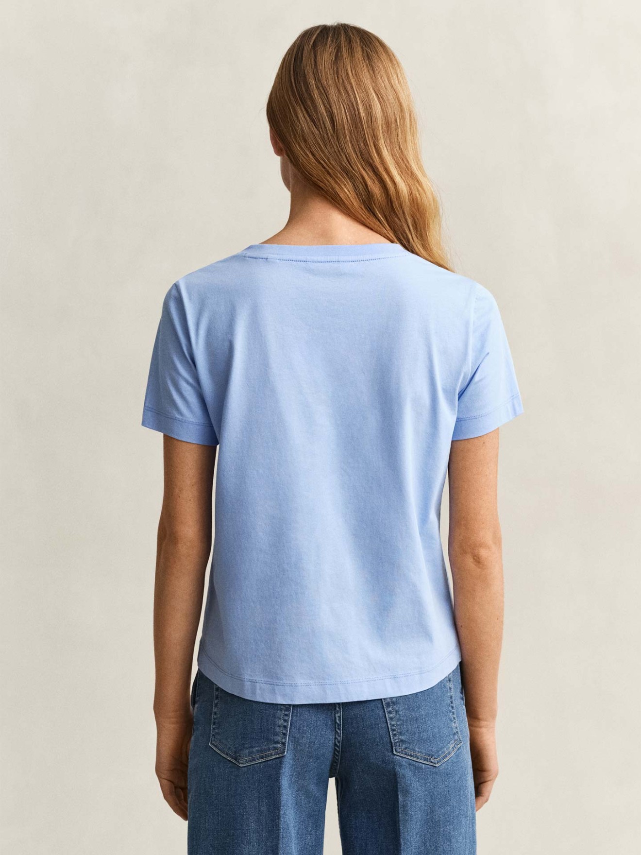 T-shirt com Decote em V
