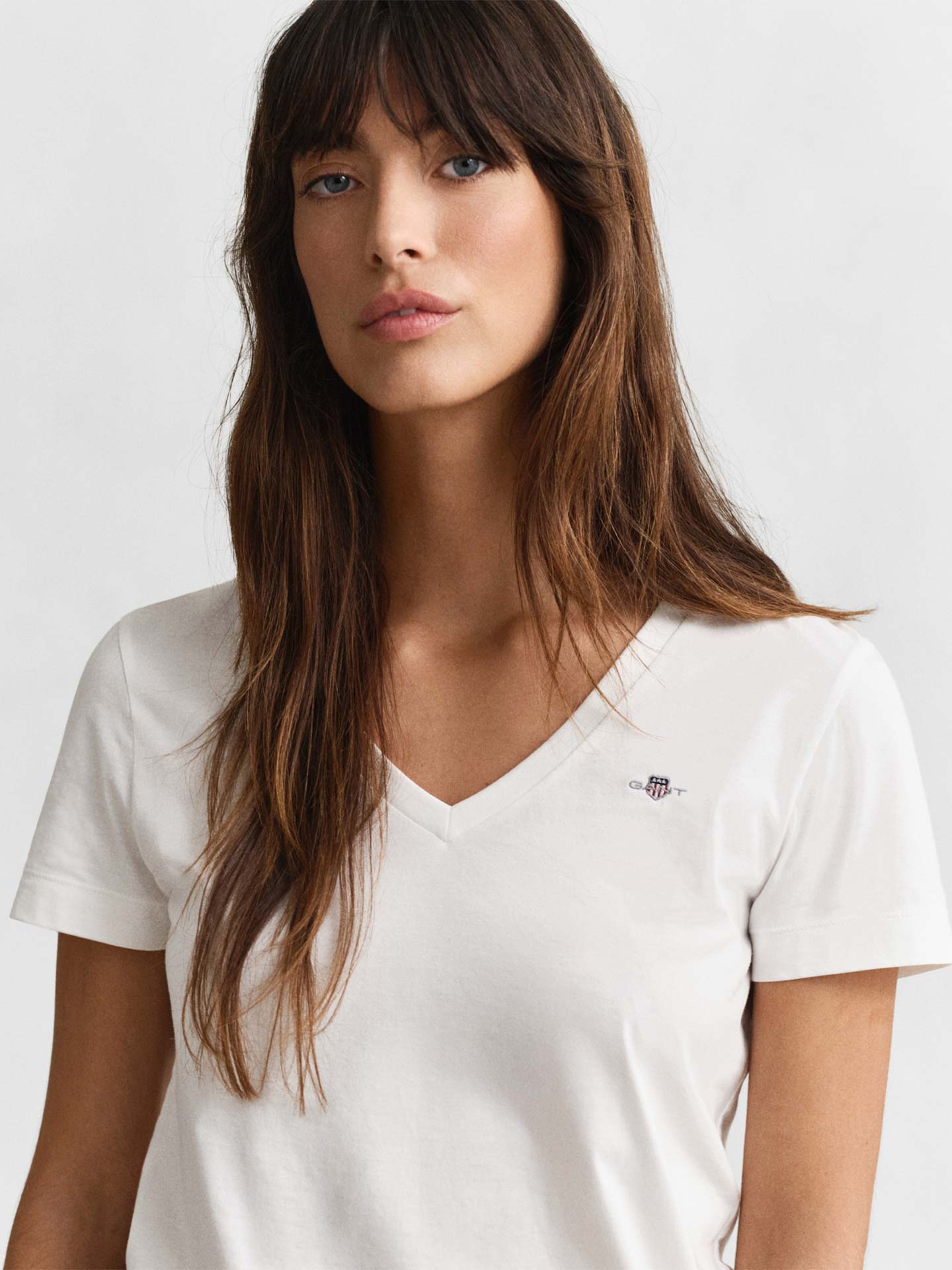 T-shirt com Decote em V
