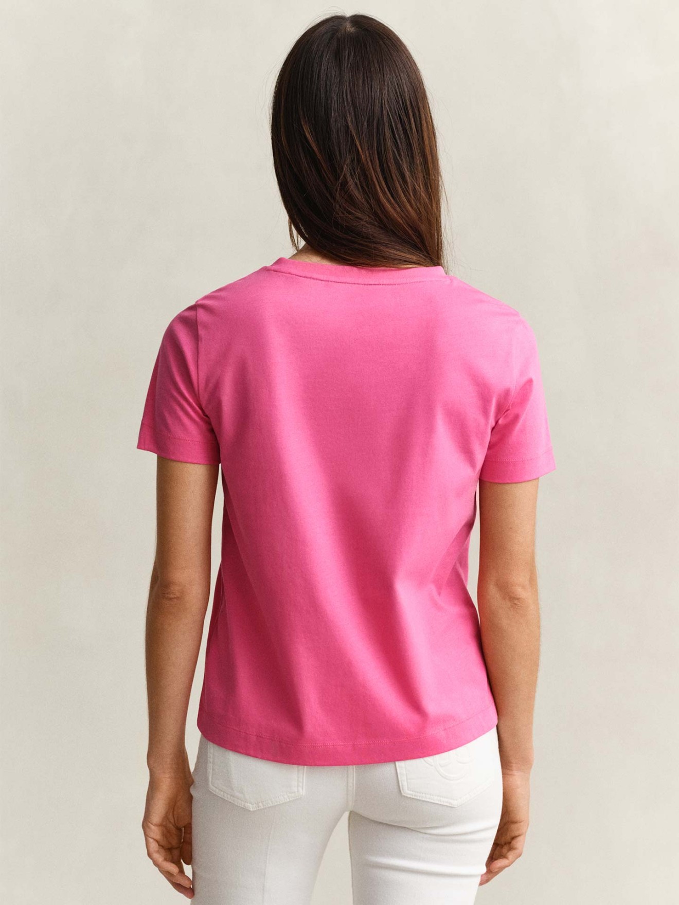 T-shirt com Decote em V