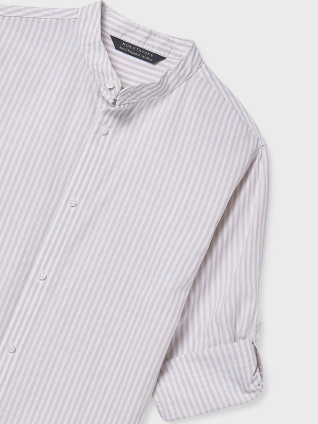 Camisa com Gola Mandarim às Riscas