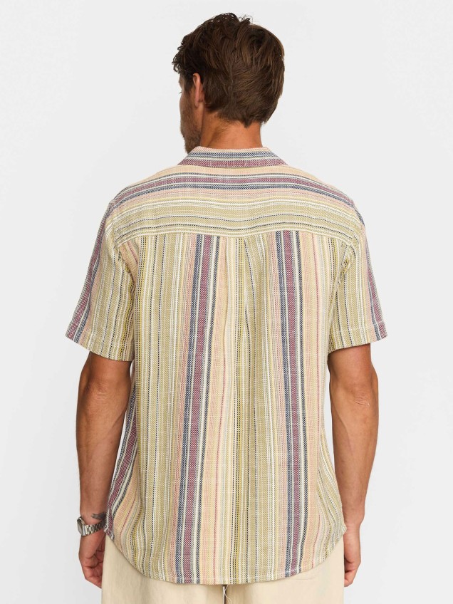 Camisa com Gola Cubana às Riscas