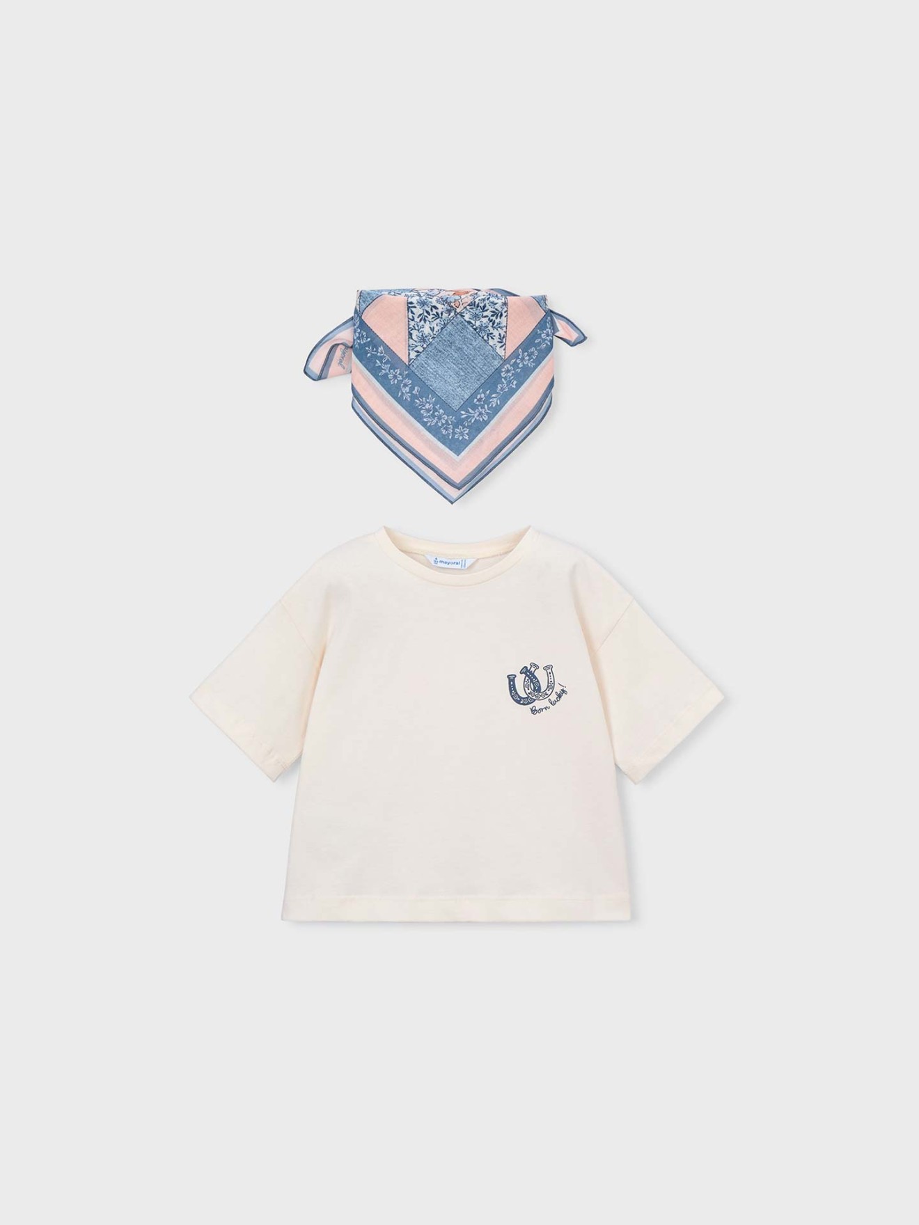 T-shirt com Lenço