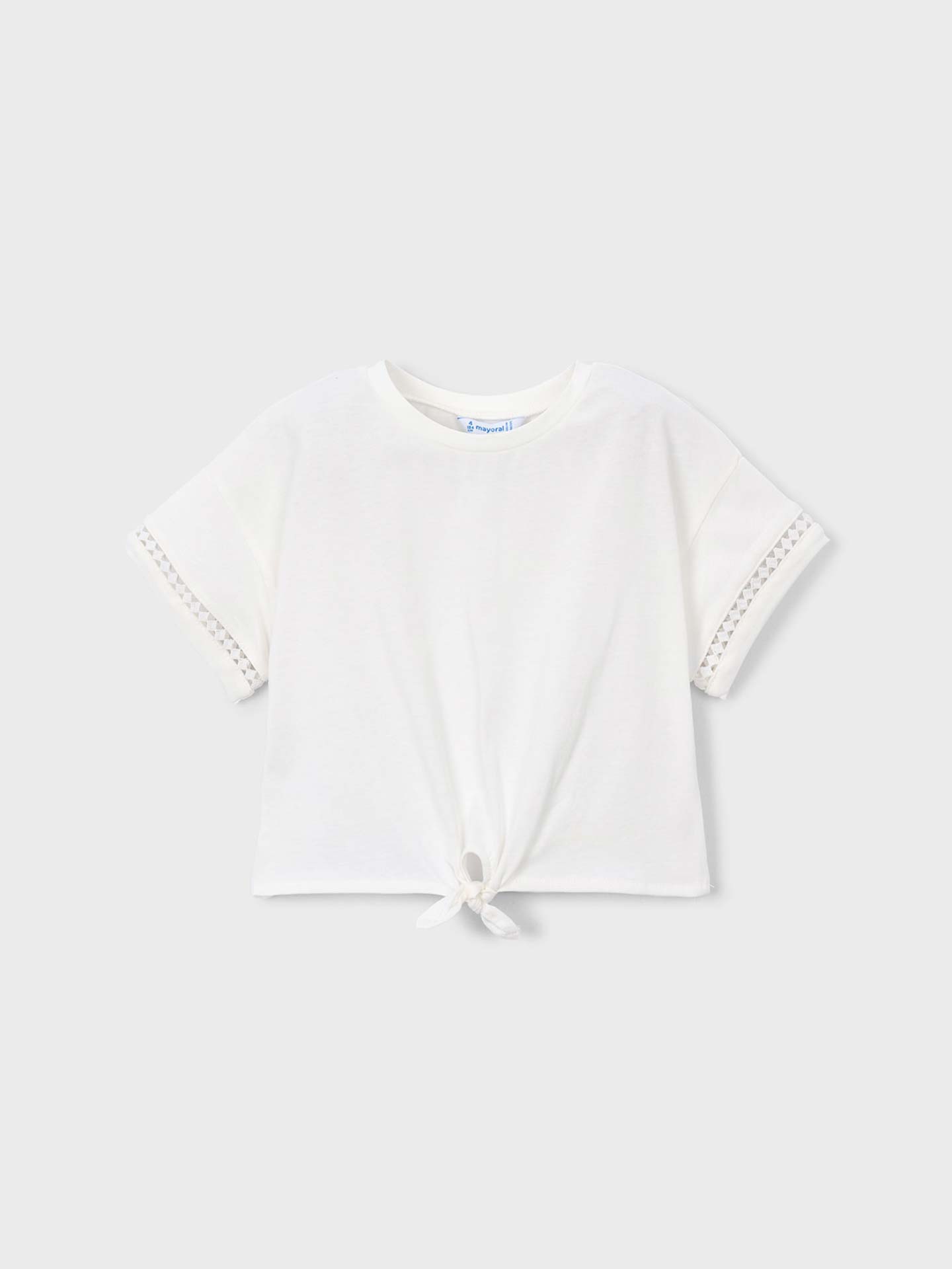 T-shirt com Nó Frontal e Detalhe Bordado