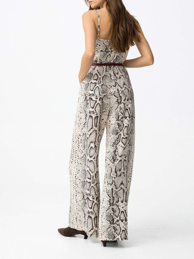 Macacão Comprido de Alças com Padrão