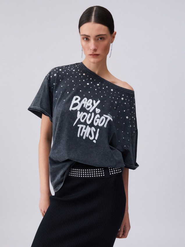 T-shirt Oversize com Estampado e Aplica��es