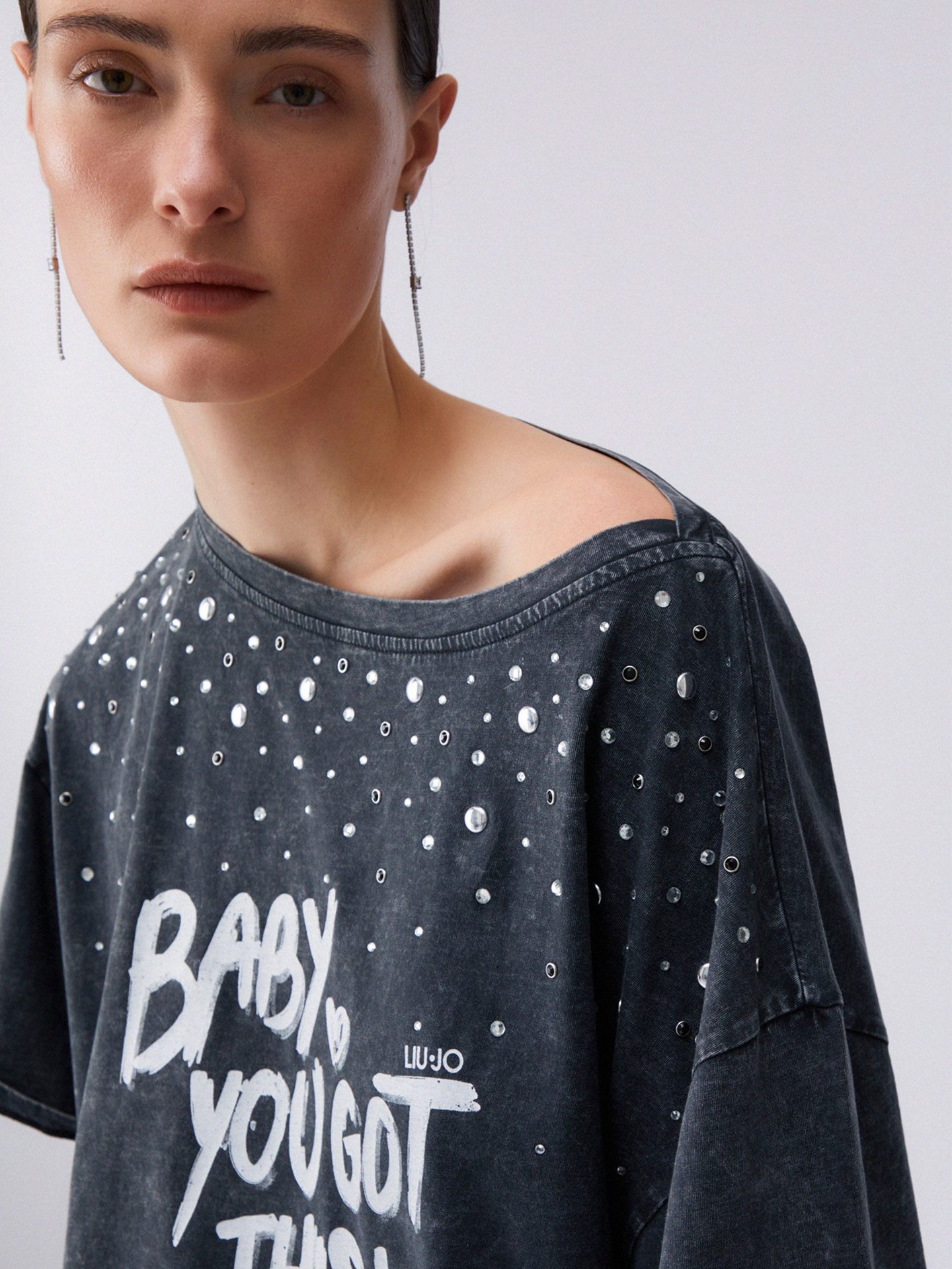 T-shirt Oversize com Estampado e Aplicações