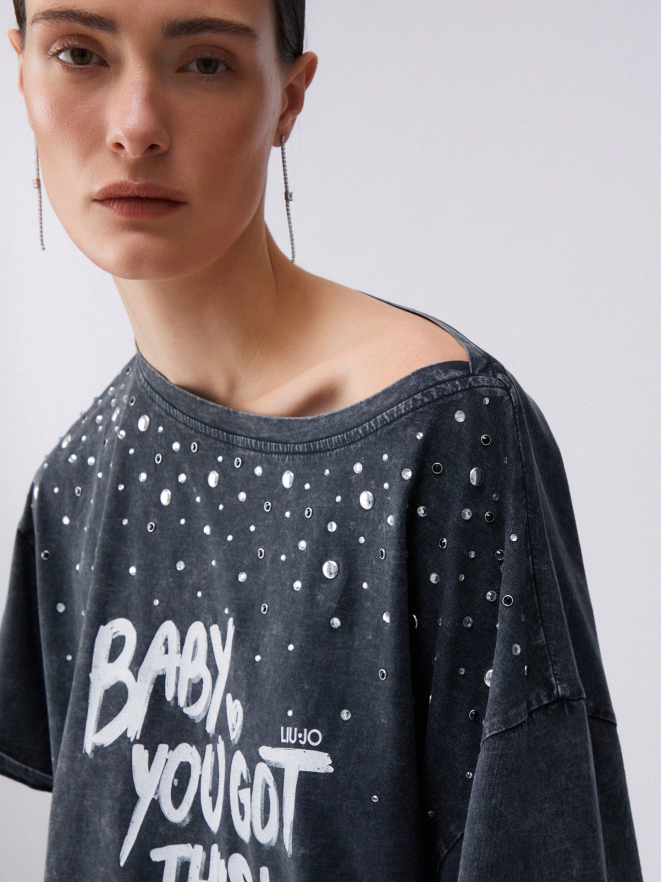 T-shirt Oversize com Estampado e Aplica��es