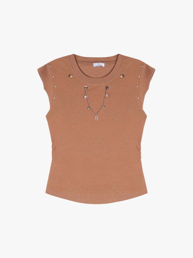 T-shirt com Tachas e Colar Decorativo