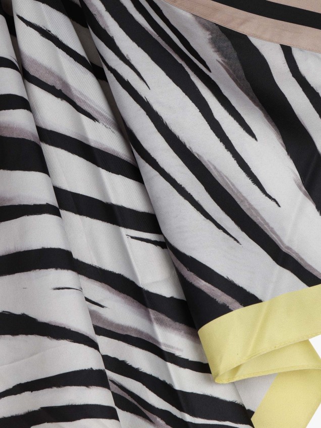 Echarpe Quadrada com Padrão