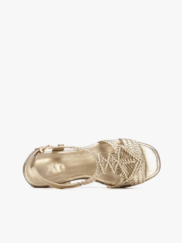 Sandálias de Cunha com Tiras Trançadas