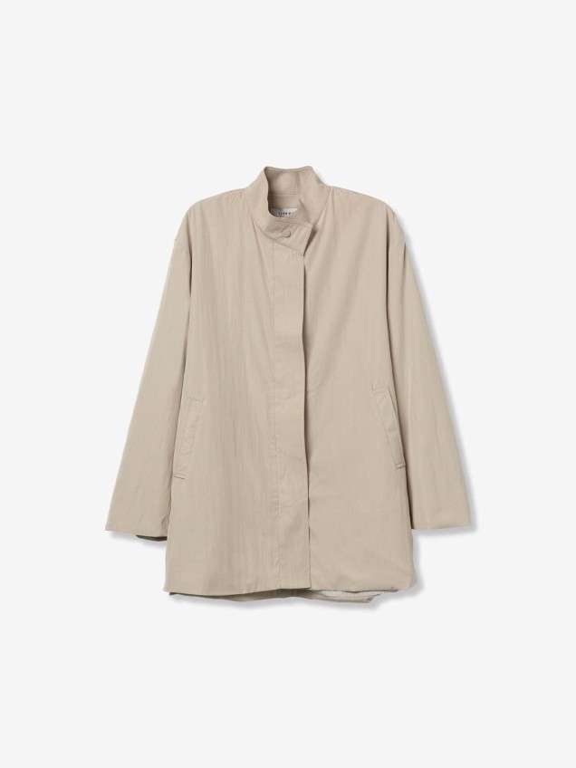 Parka Leve com Gola Subida