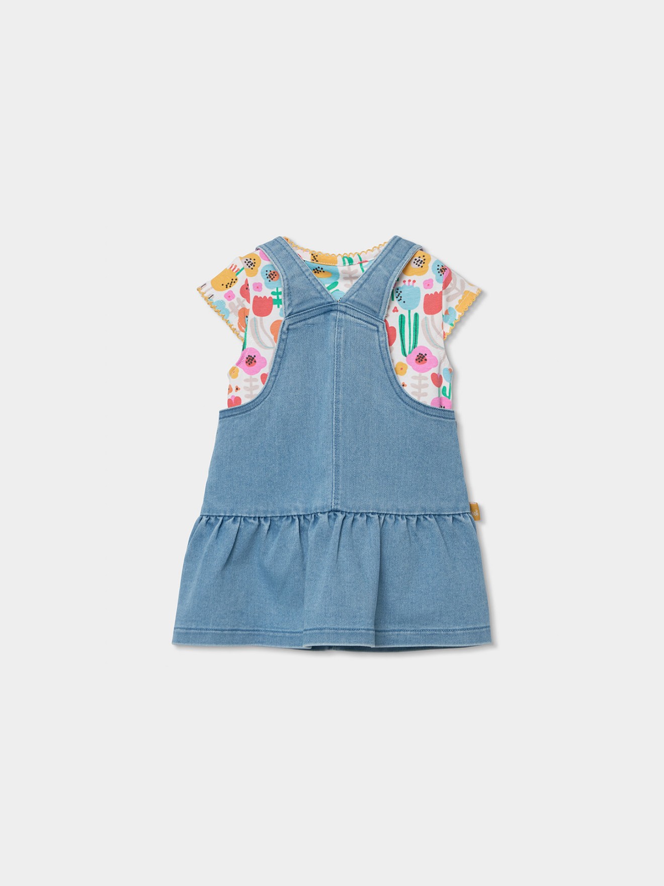 Conjunto de Jardineira de Ganga e T-shirt