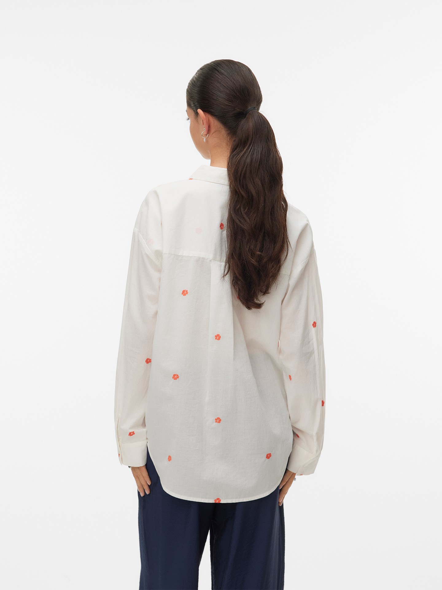 Camisa com Bordado Floral