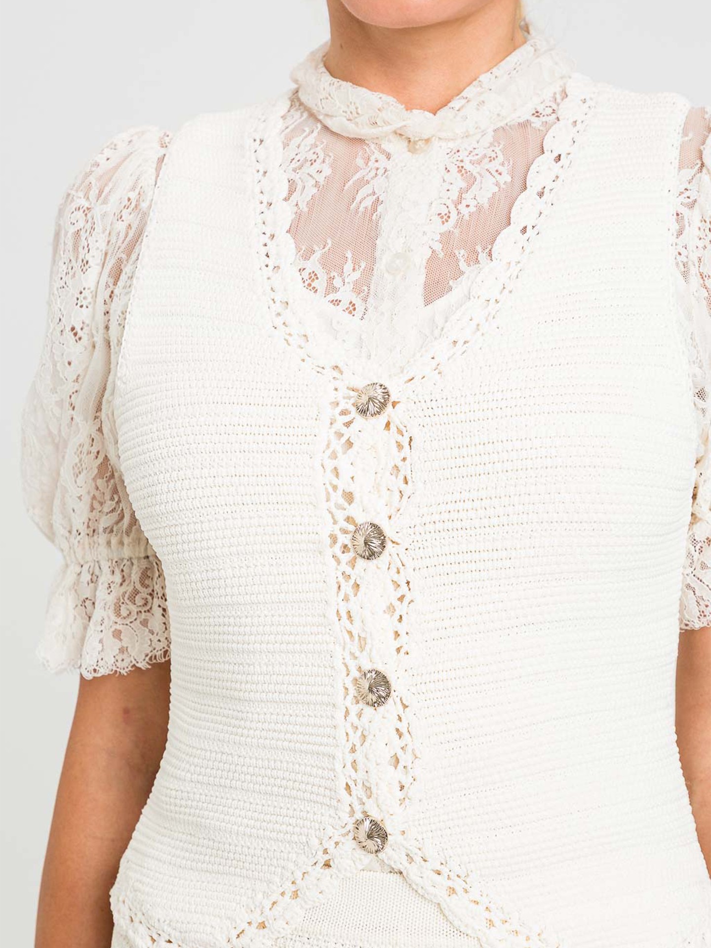 Colete de Malha com Detalhes em Crochet