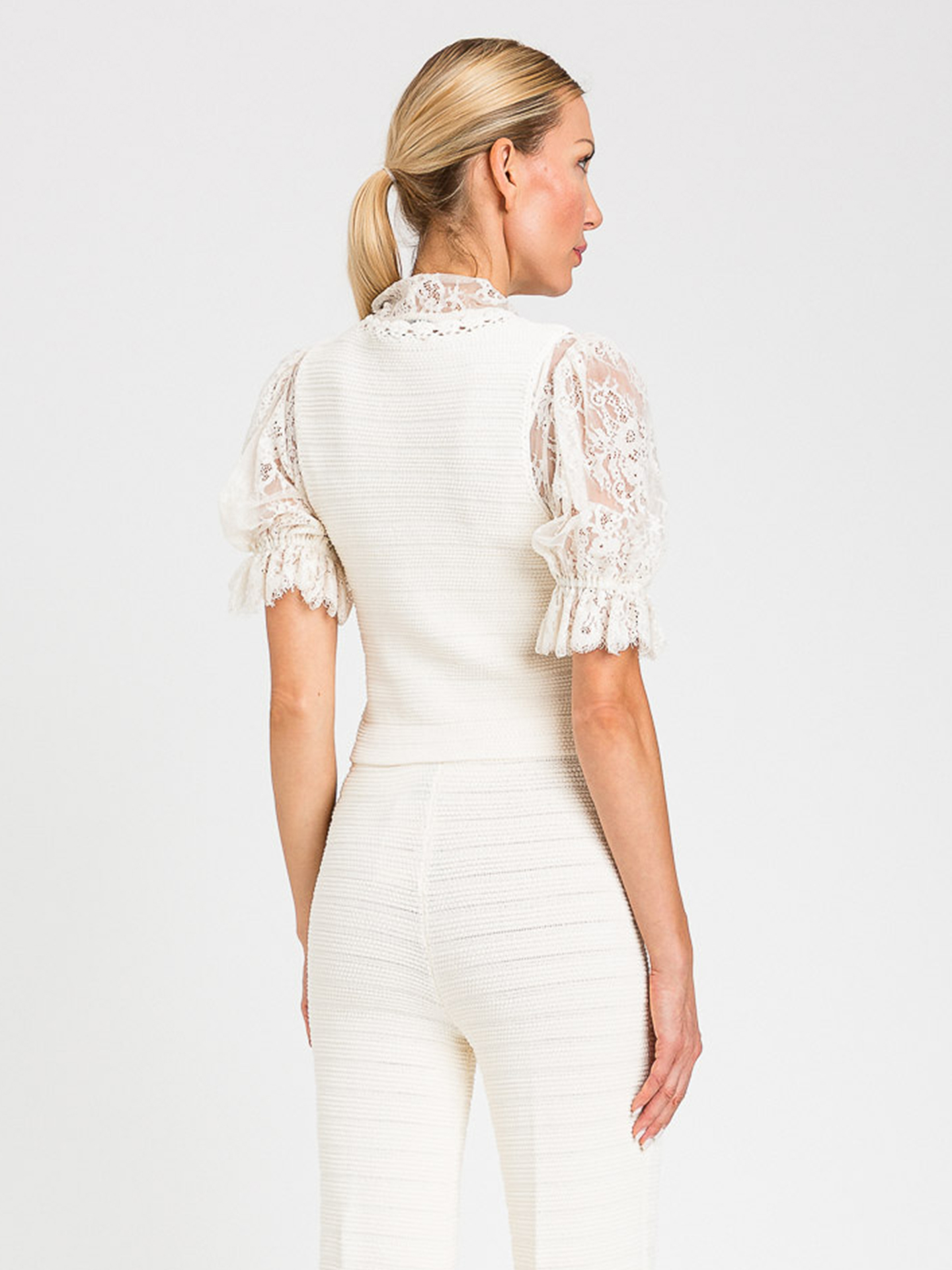 Colete de Malha com Detalhes em Crochet