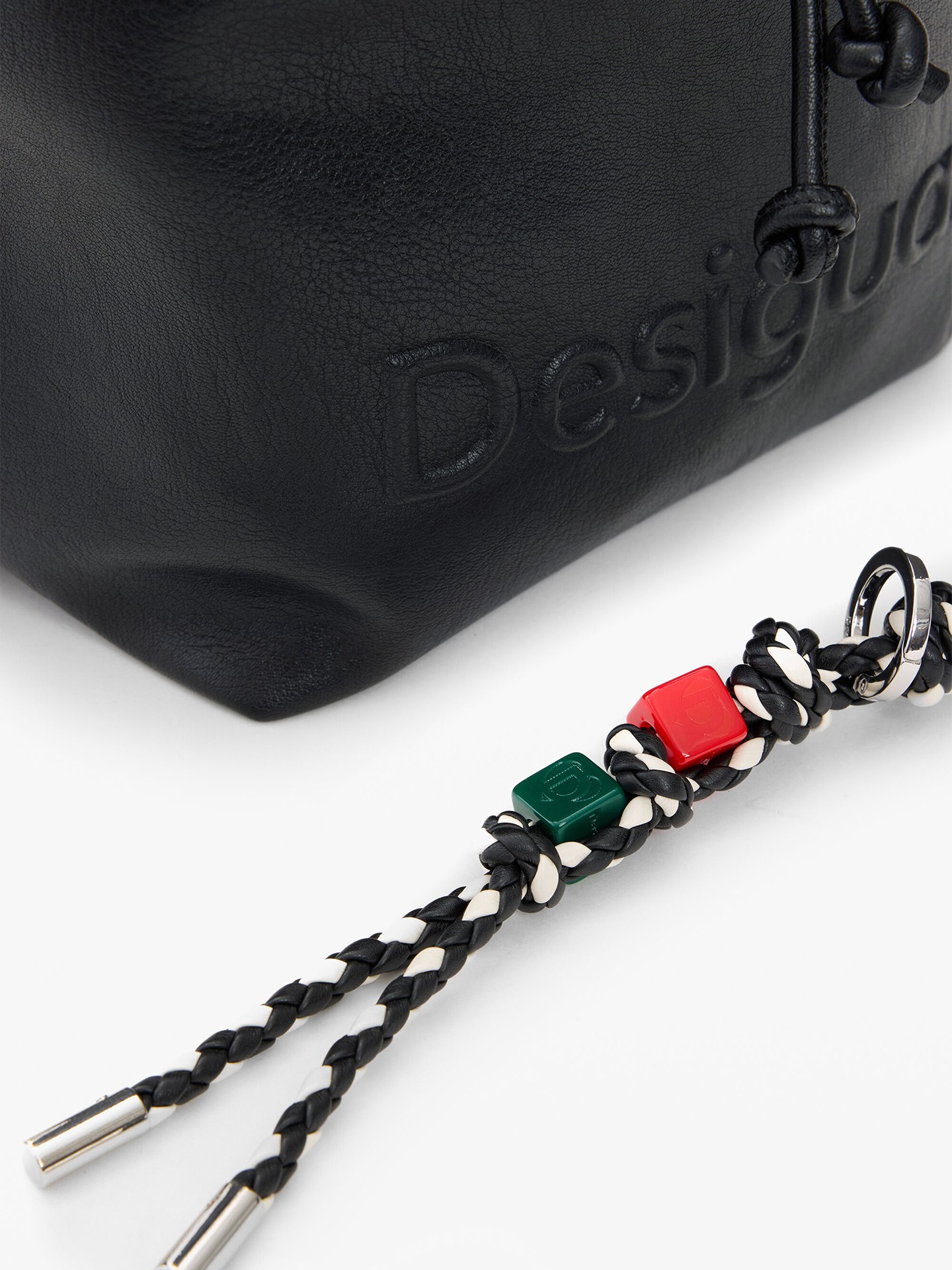 Mochila Mala com Detalhes Entrançados