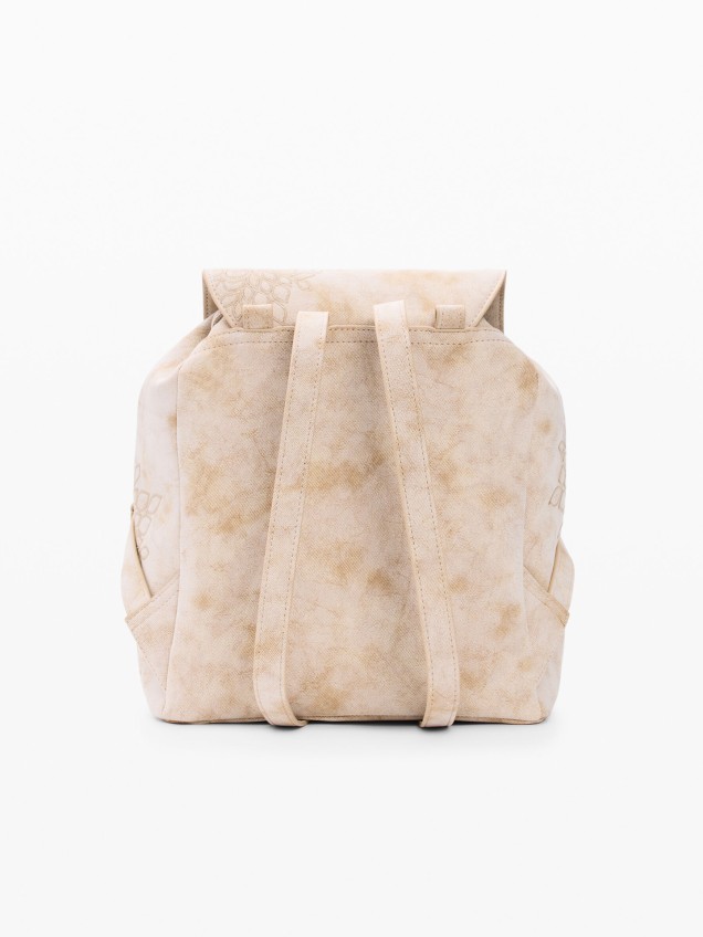 Mochila com Bordados e Bolsos Frontais