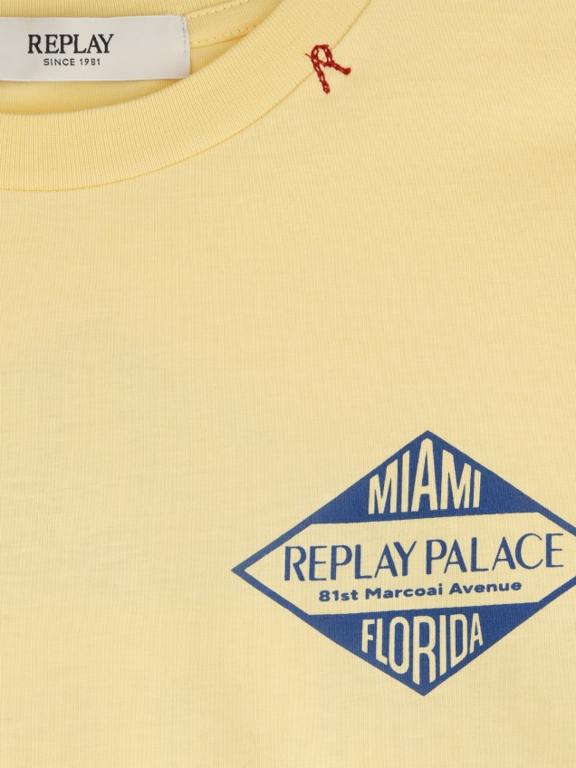 T-shirt com Estampado Gráfico