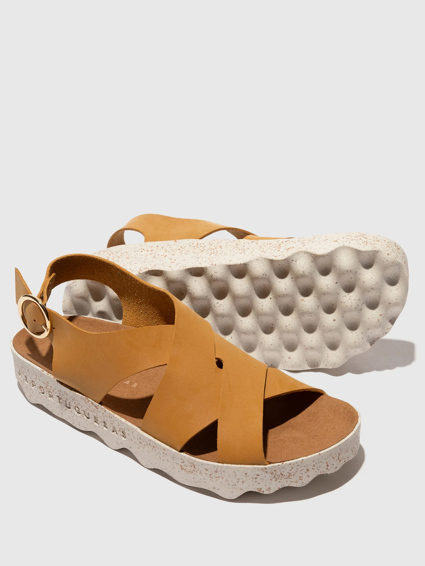 Sandálias de Plataforma com Tiras Cruzadas Cusk