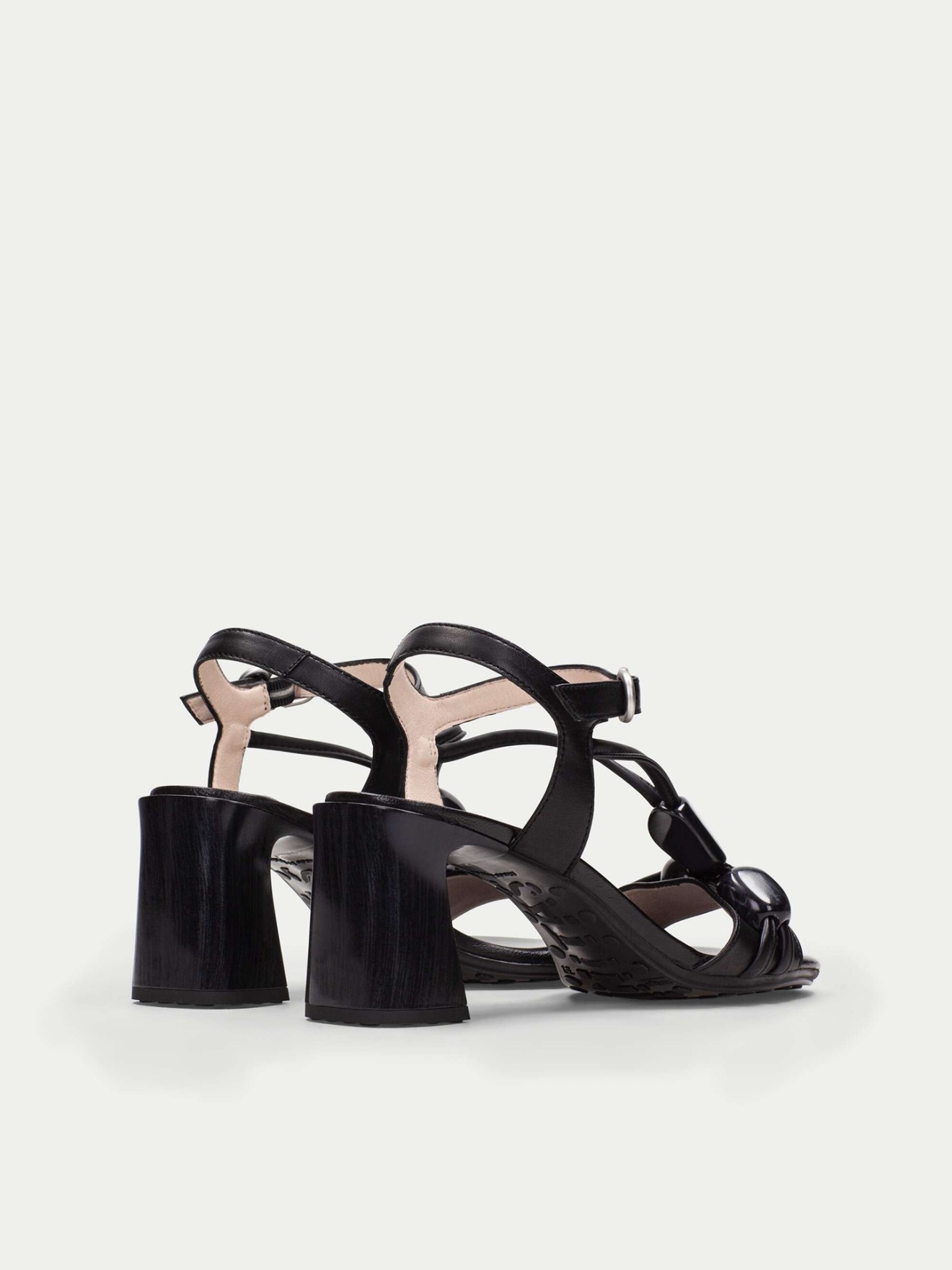 Sand�lias com Salto em Bloco em Pele