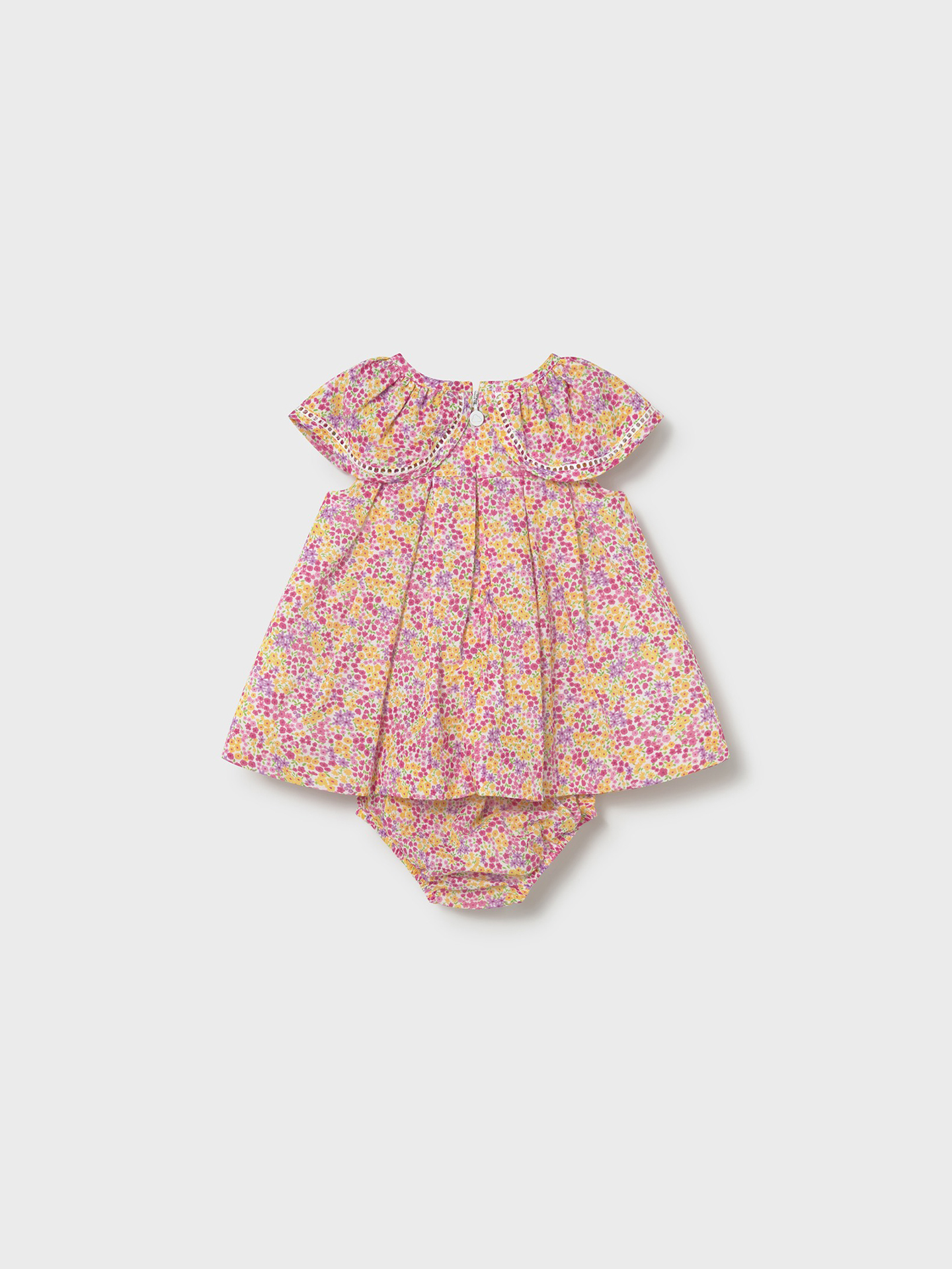 Conjunto de Vestido e Tapa-Fraldas