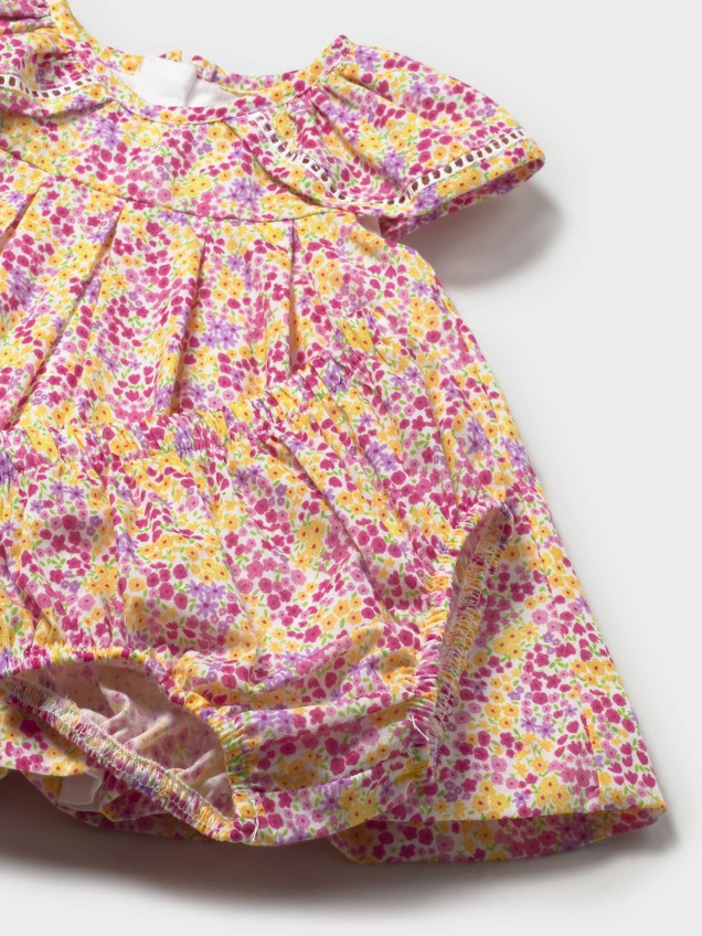 Conjunto de Vestido e Tapa-Fraldas