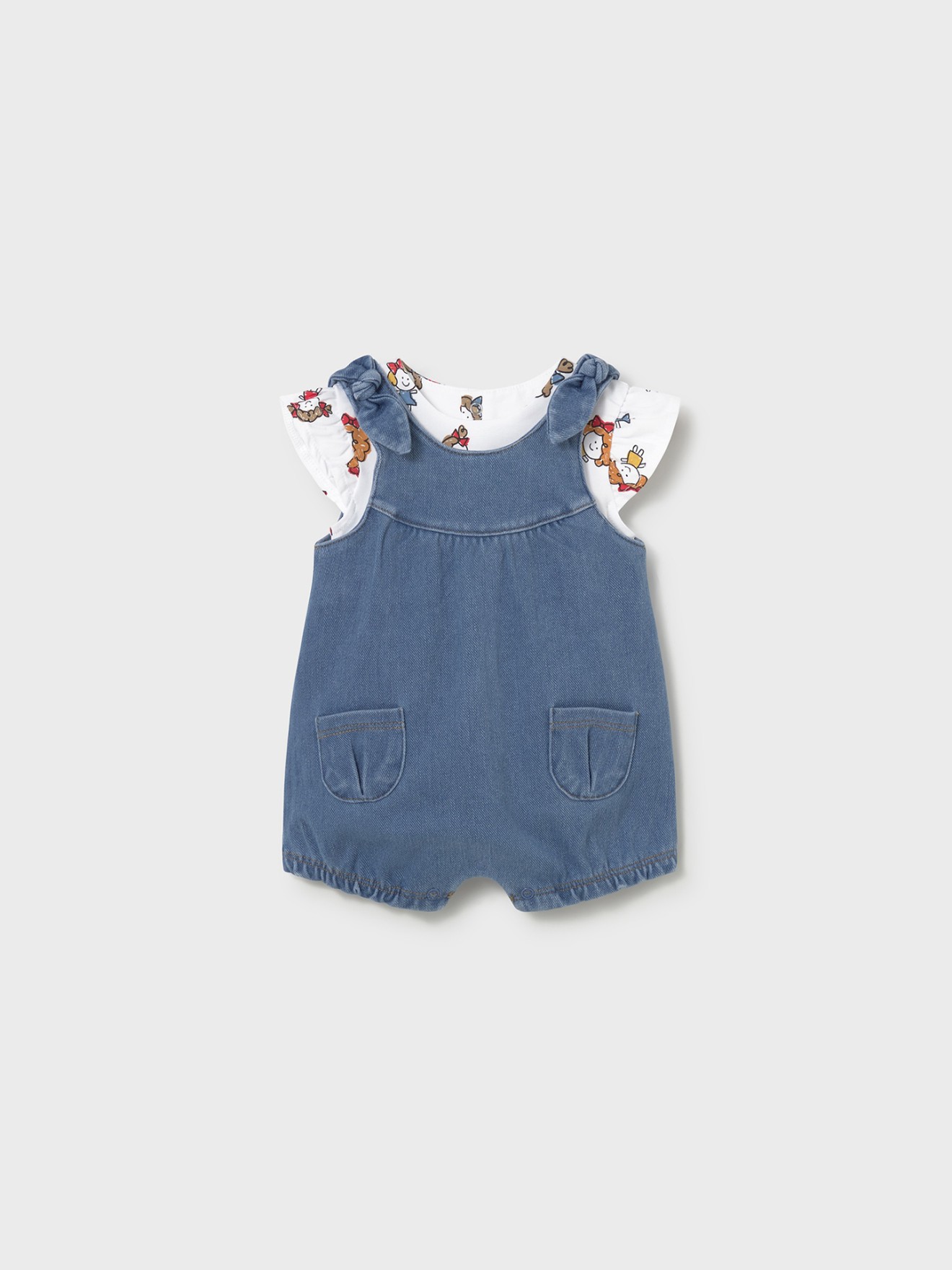 Conjunto de Jardineira e T-shirt