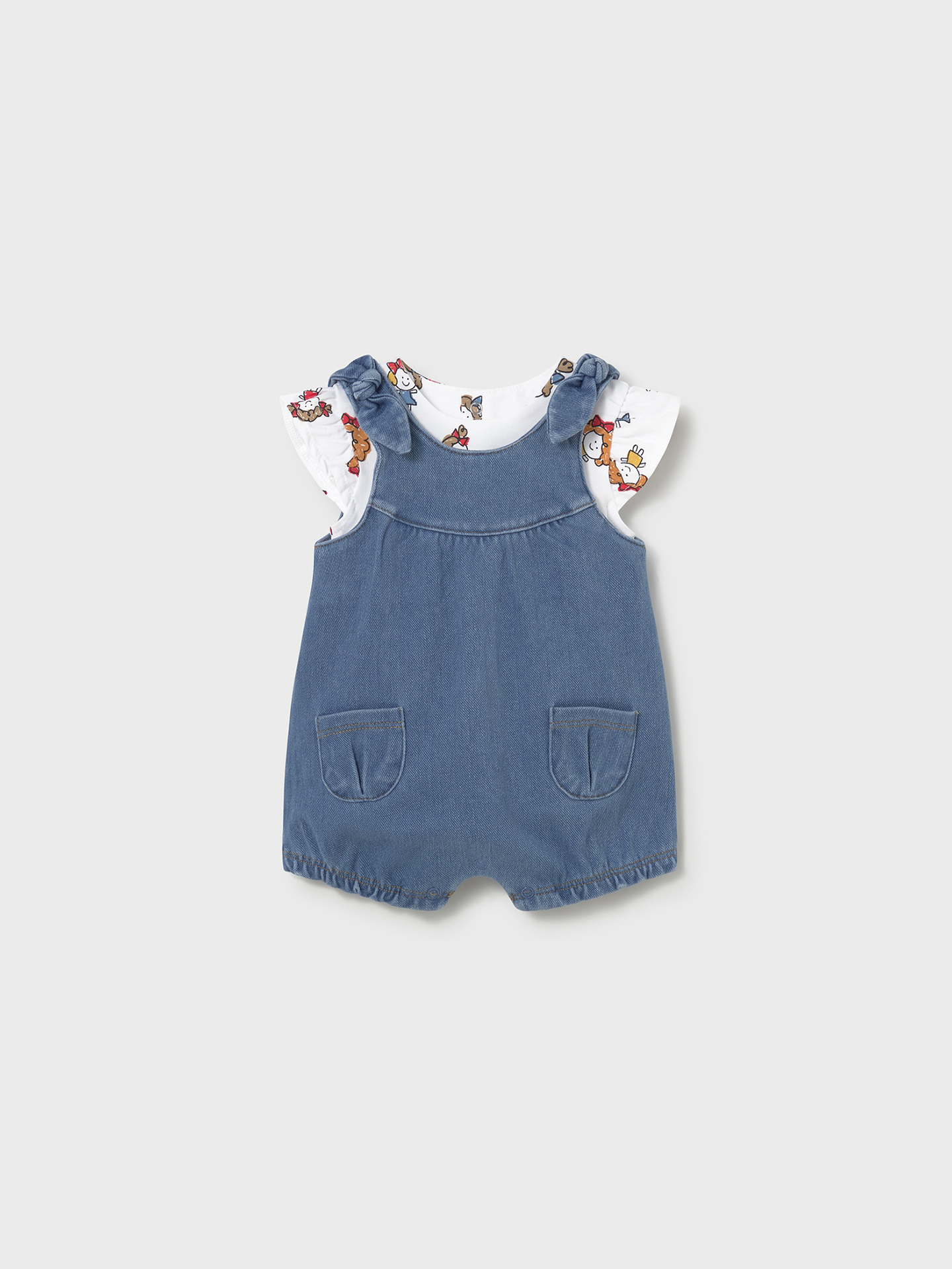 Conjunto de Jardineira e T-shirt