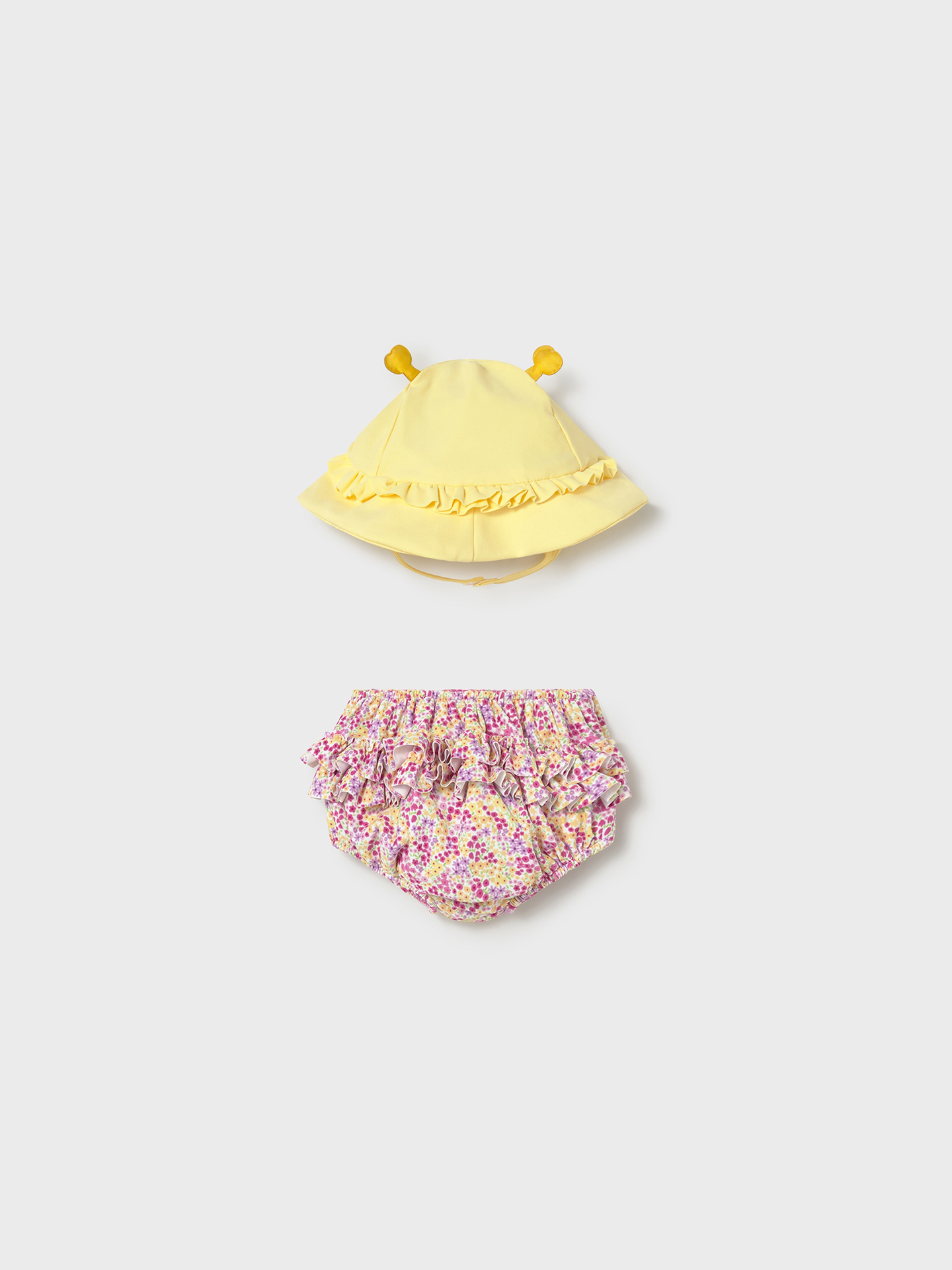 Conjunto de Cueca de Banho e Chapéu