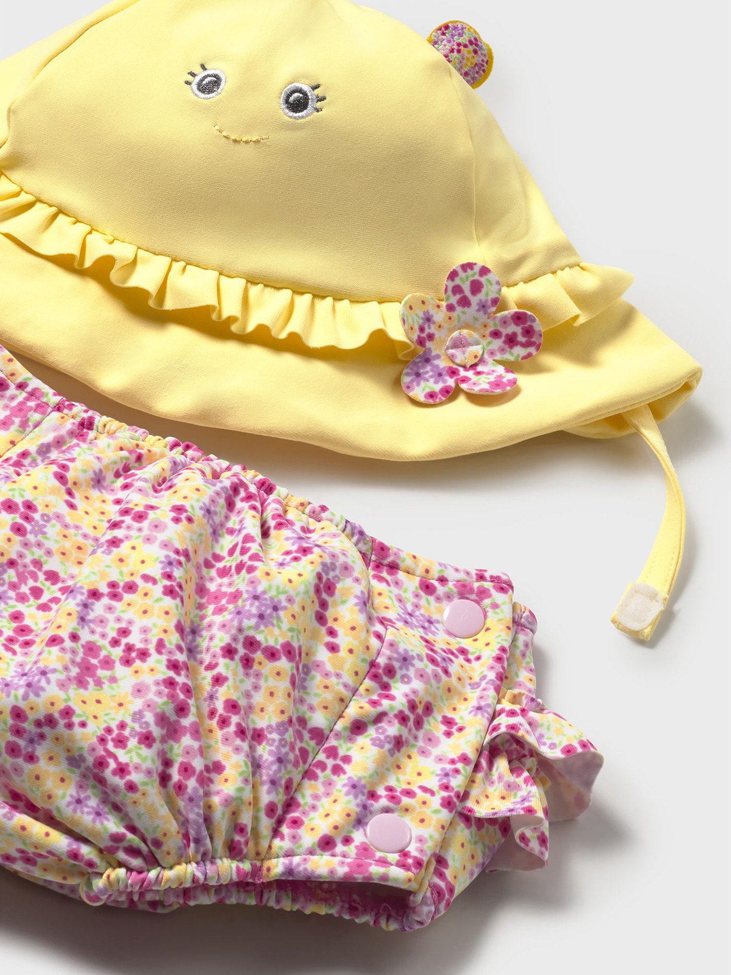 Conjunto de Cueca de Banho e Chapéu