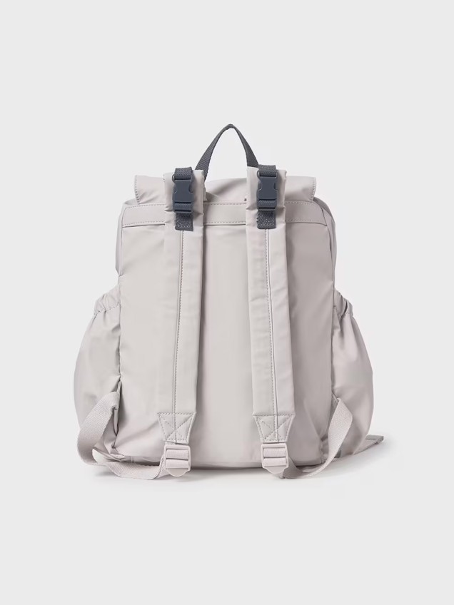 Mochila com Bolsa e Fecho de Cordão