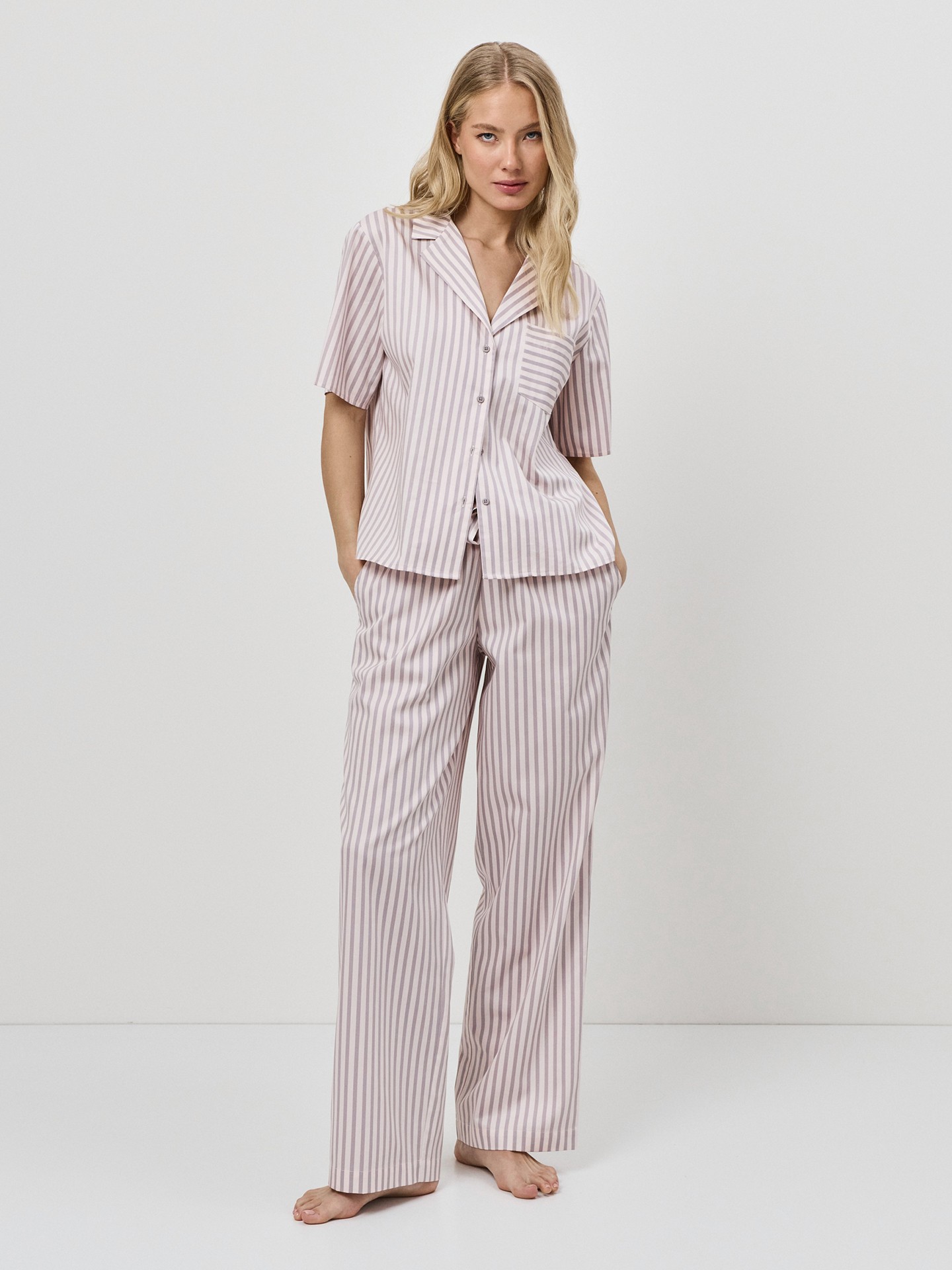 Pijama Camiseiro com Padr�o de Riscas