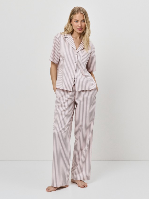 Pijama Camiseiro com Padrão de Riscas
