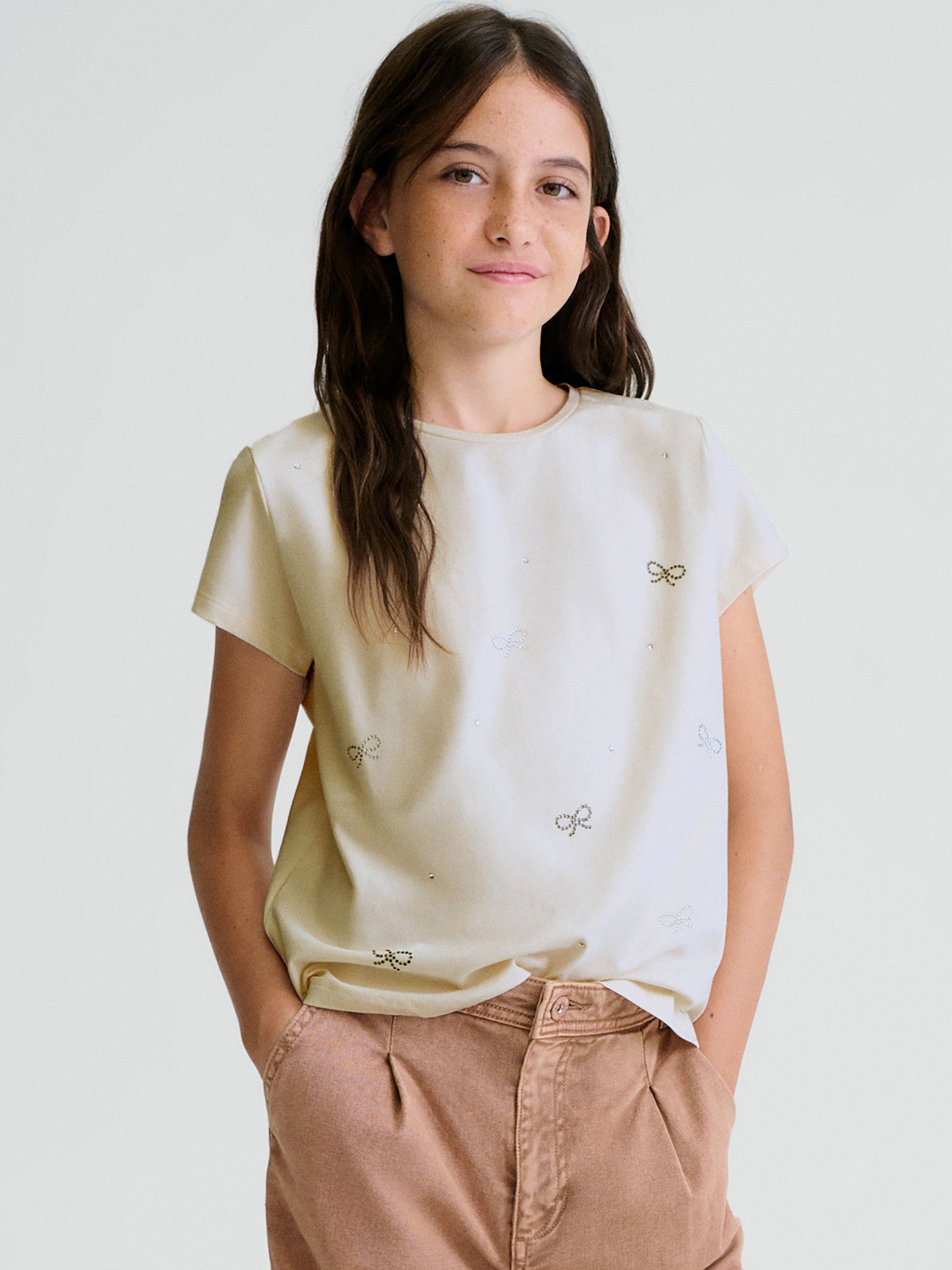 T-shirt com Laços de Strass