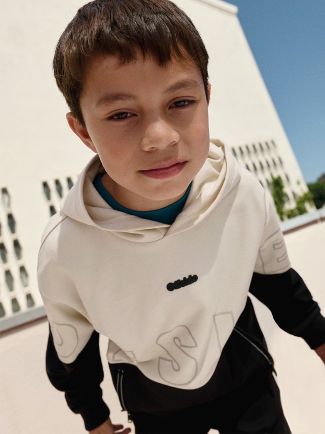 Sweatshirt com Capuz em Bloco de Cor