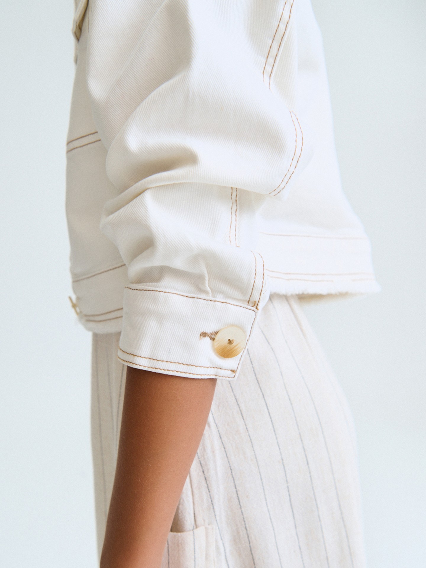 Blusão com Pespontos em Contraste