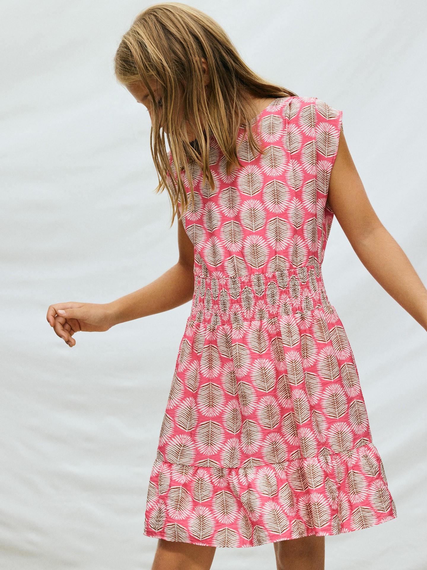 Vestido com Estampado de Folhas