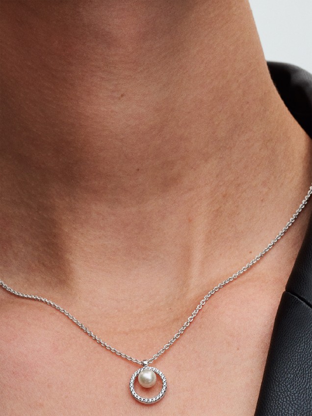 Colar Treated Freshwater Cultured Pearl & Pav�