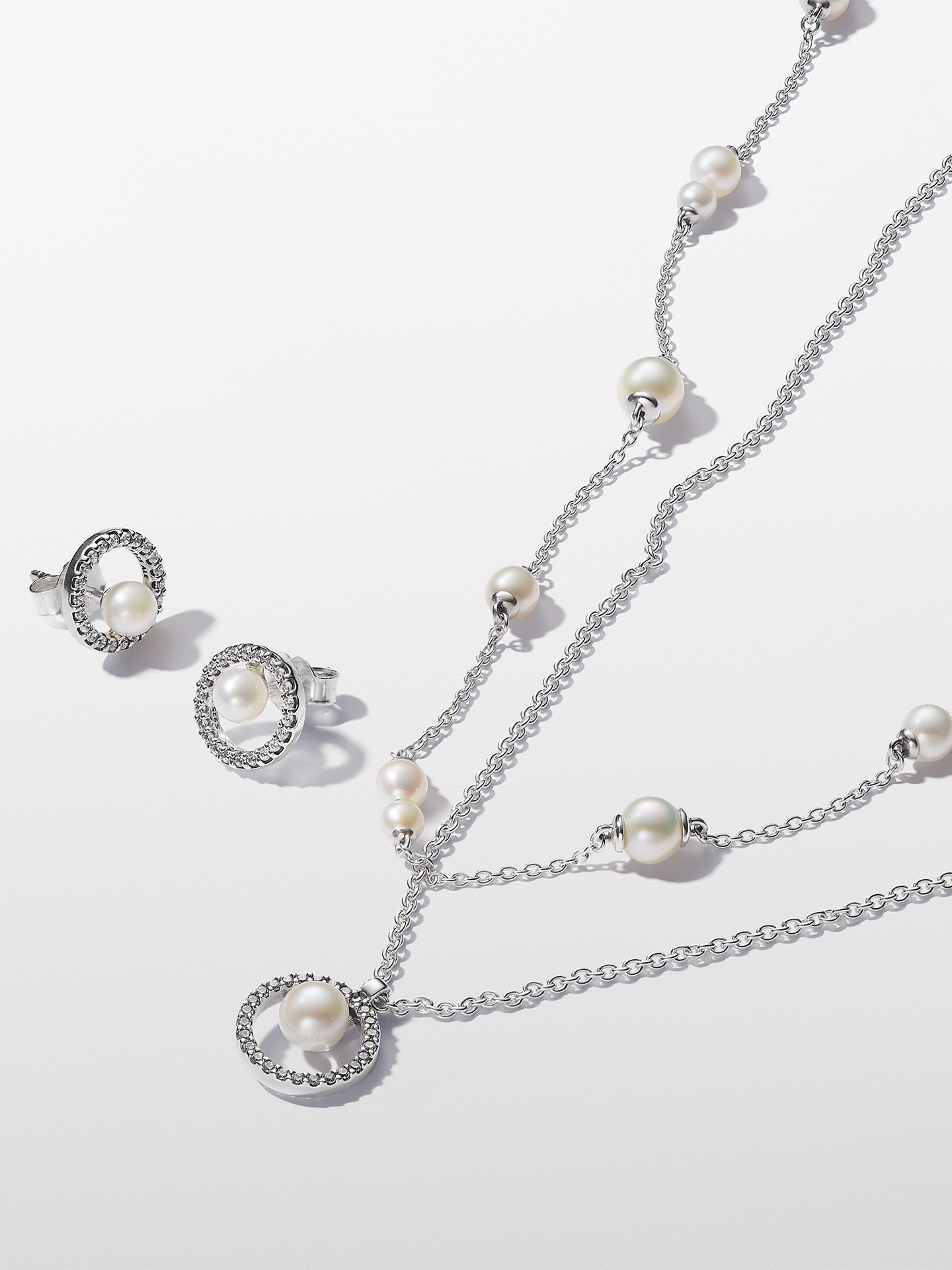 Colar Treated Freshwater Cultured Pearl & Pavé